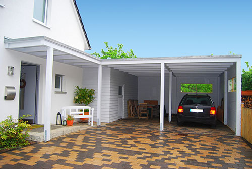 Flachdach-Carport-am-Hauseingang